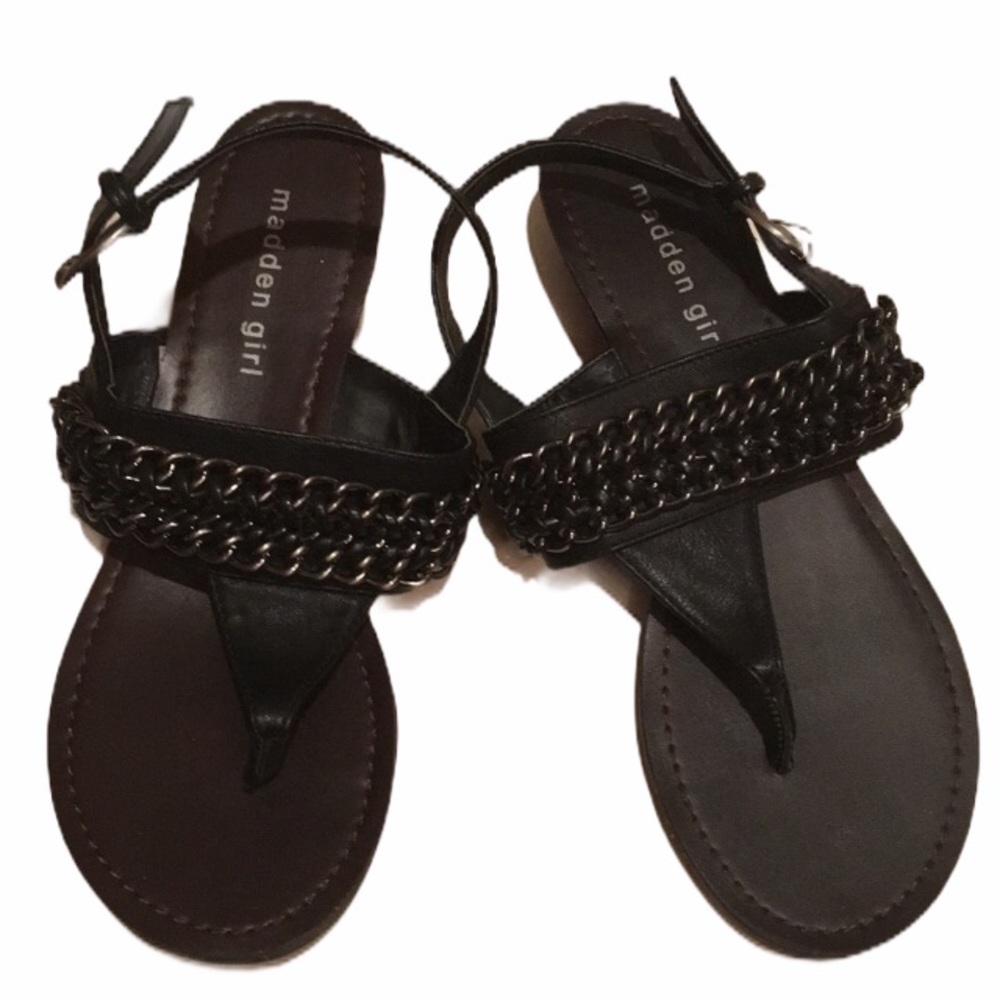 NWOT Madden girl thongs flats sandals buckle 5.5